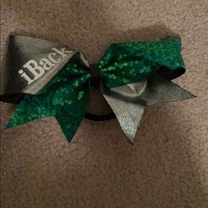 Cheer bow